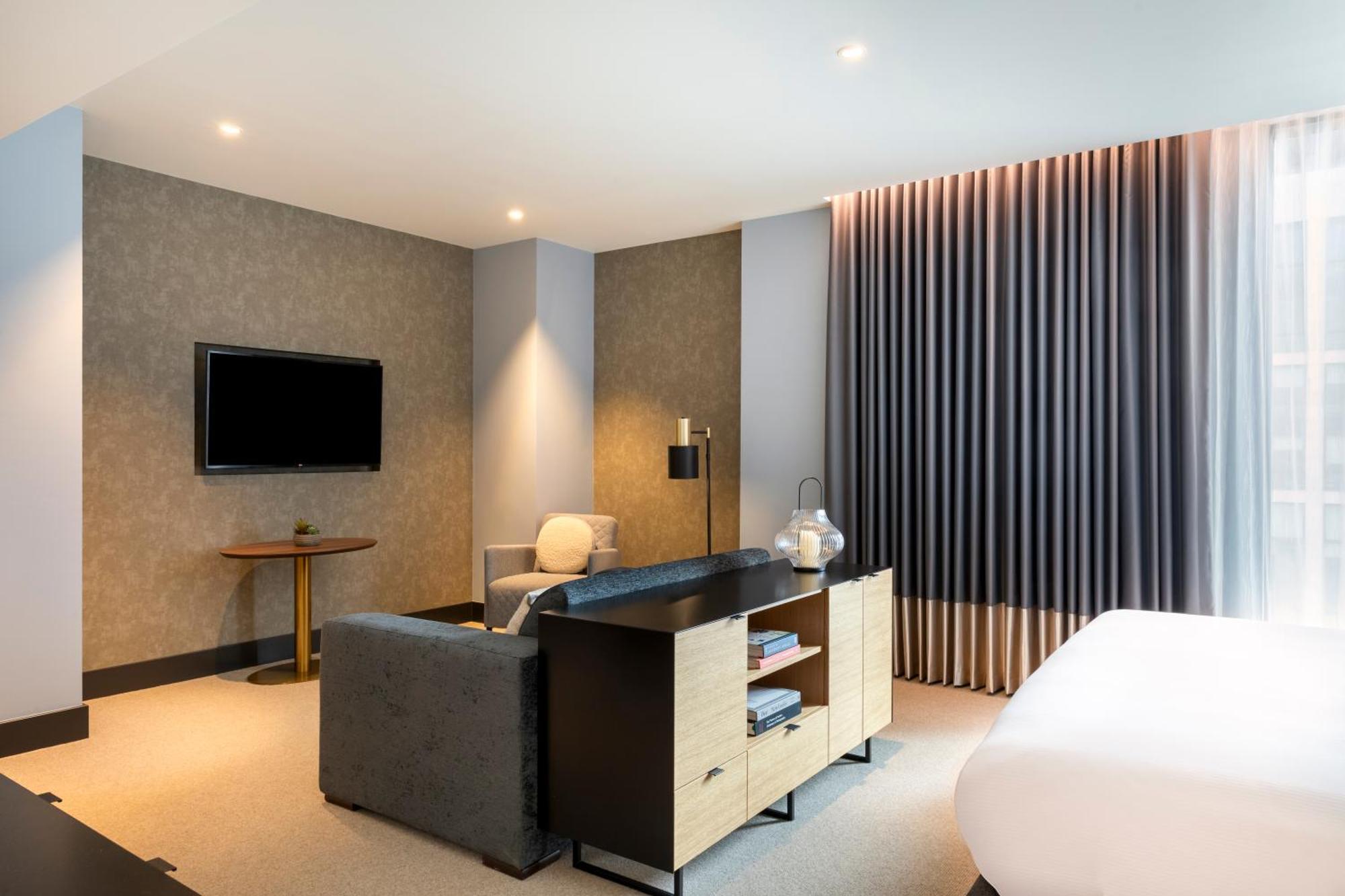Hilton Woking Hotell Exteriör bild