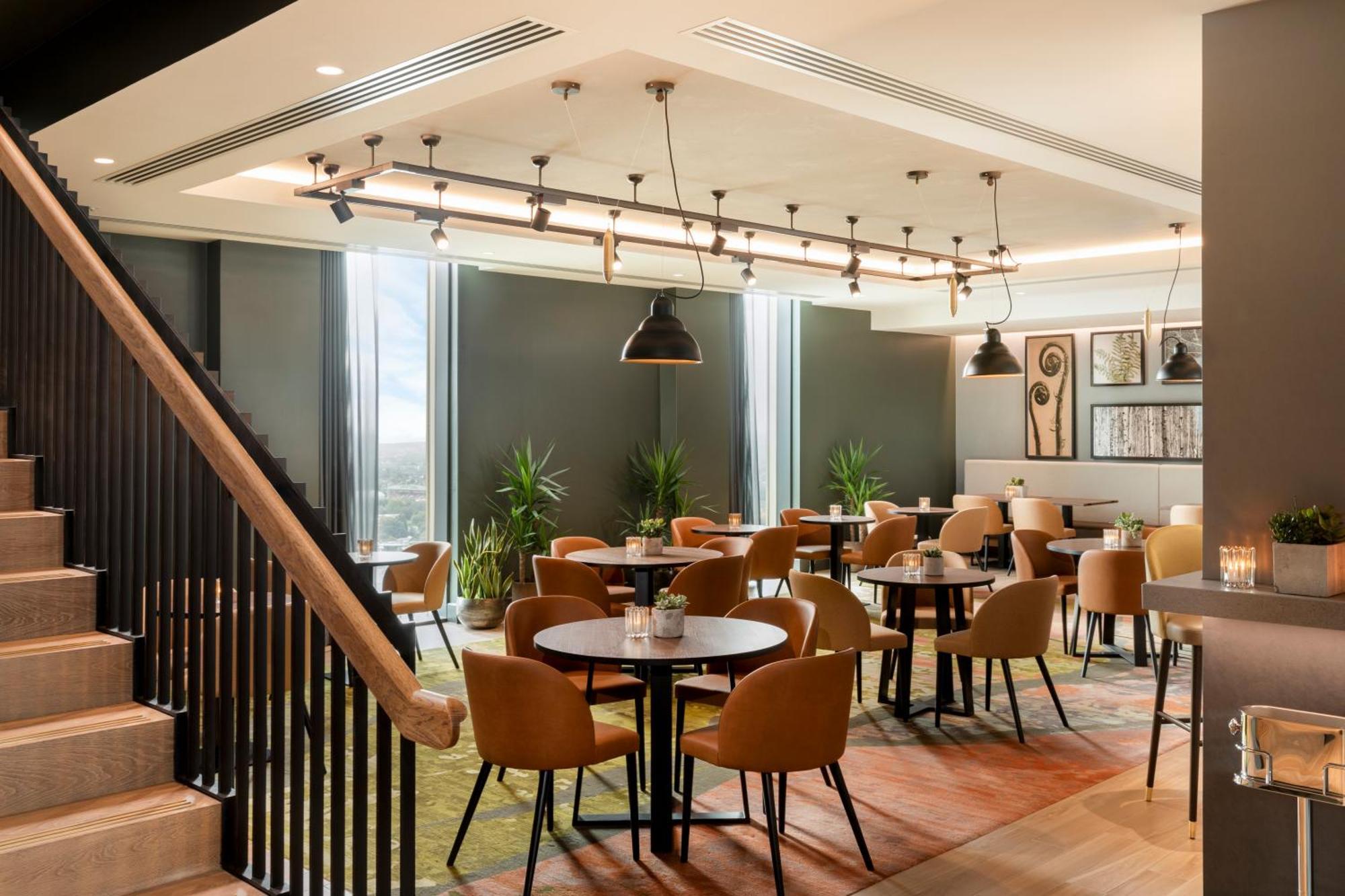 Hilton Woking Hotell Exteriör bild