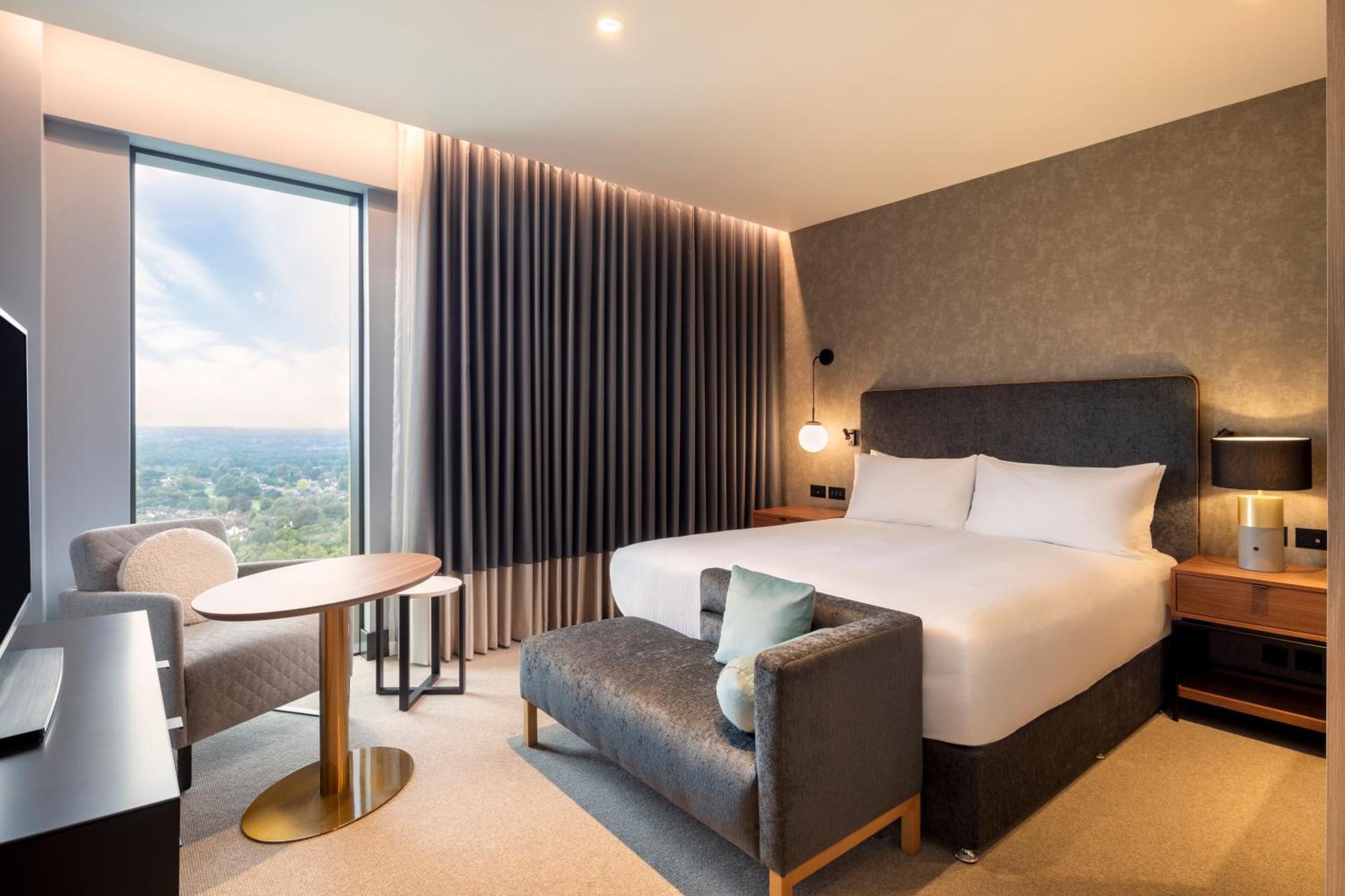 Hilton Woking Hotell Exteriör bild