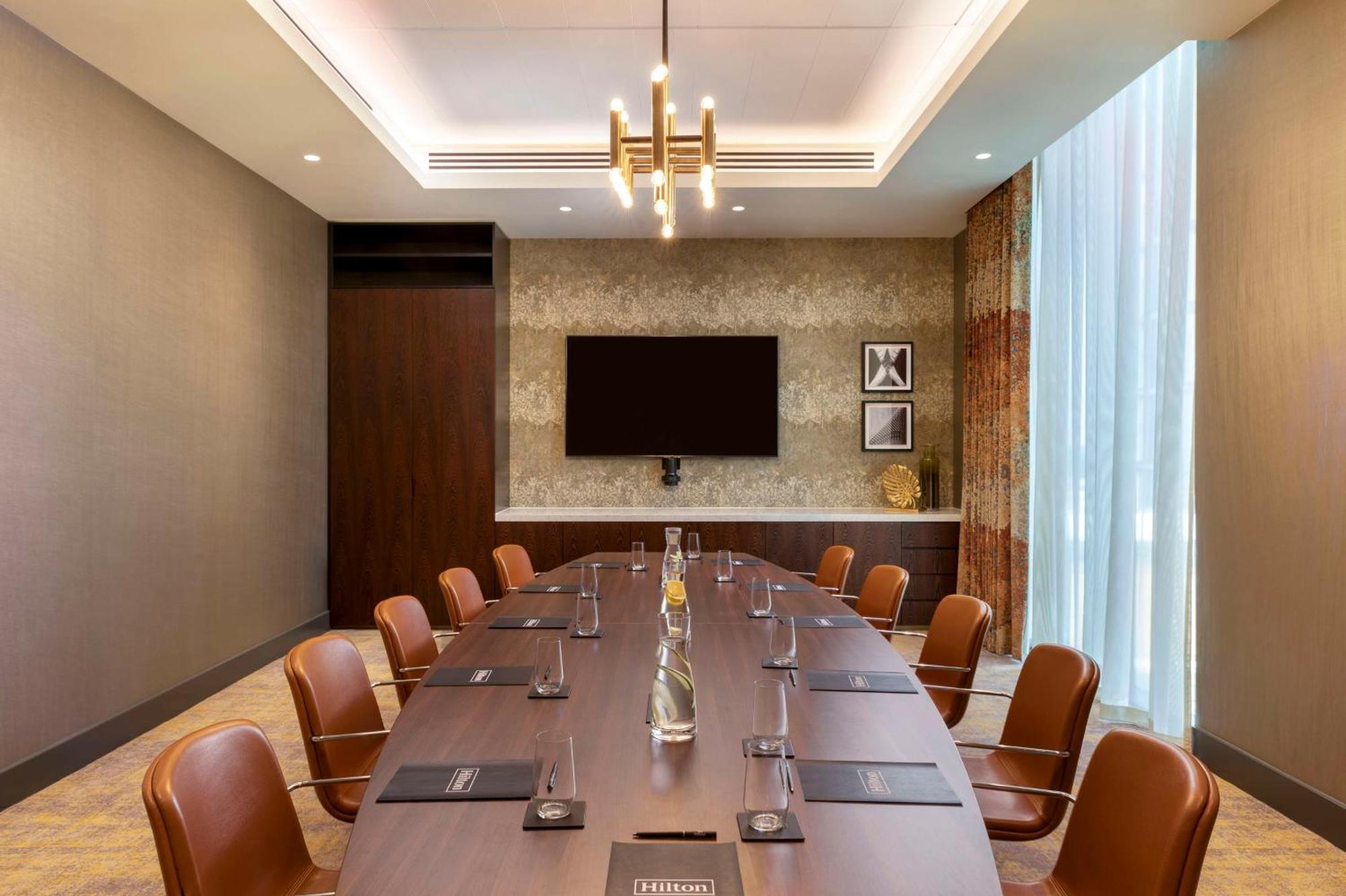 Hilton Woking Hotell Exteriör bild