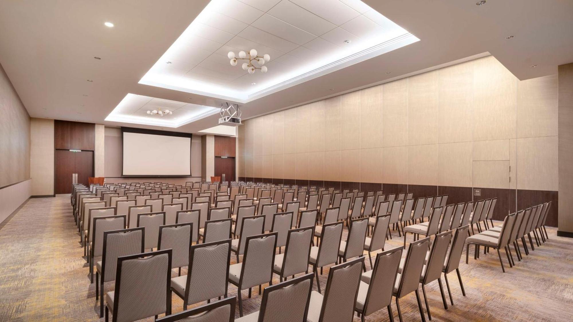 Hilton Woking Hotell Exteriör bild