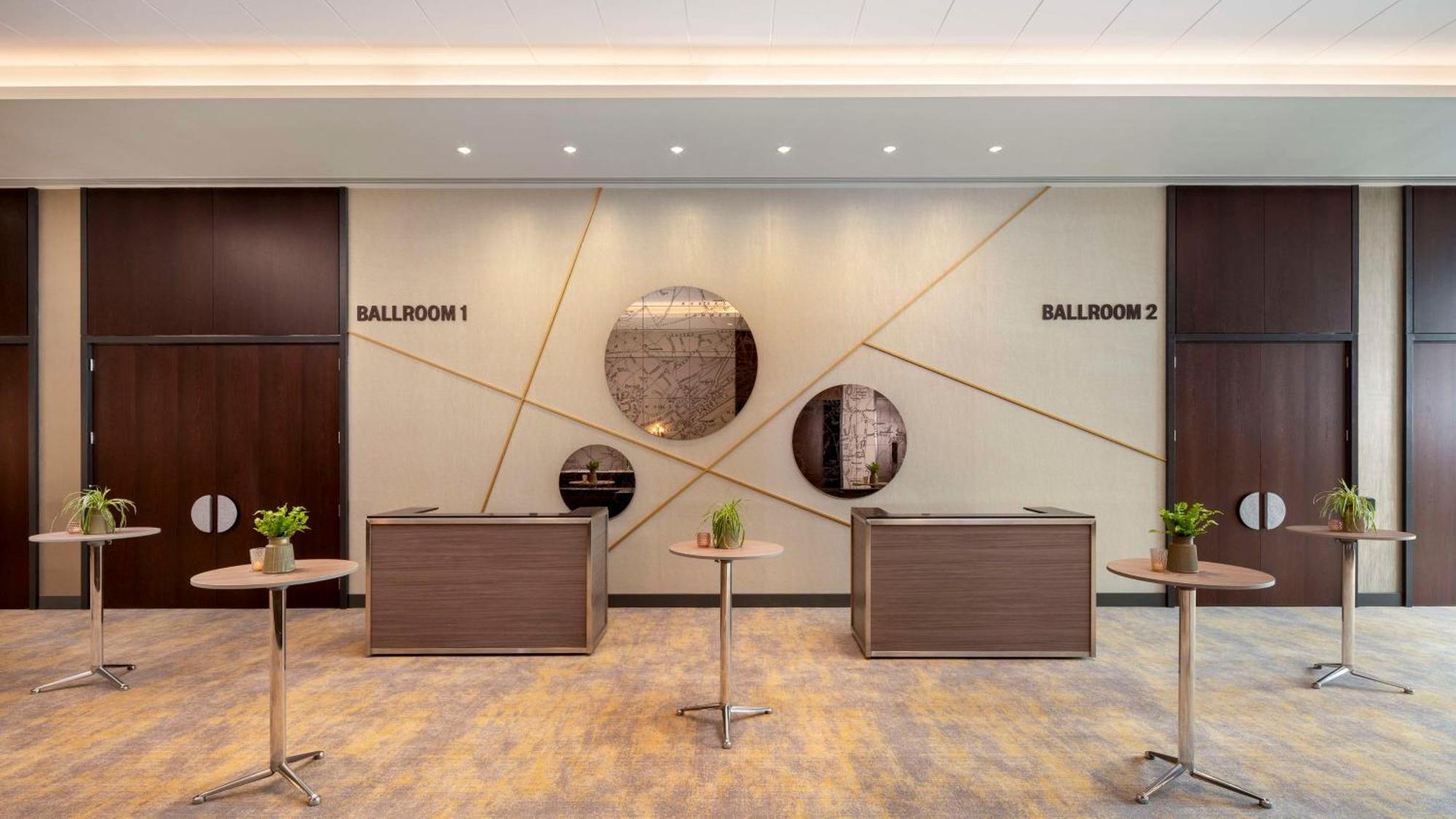 Hilton Woking Hotell Exteriör bild