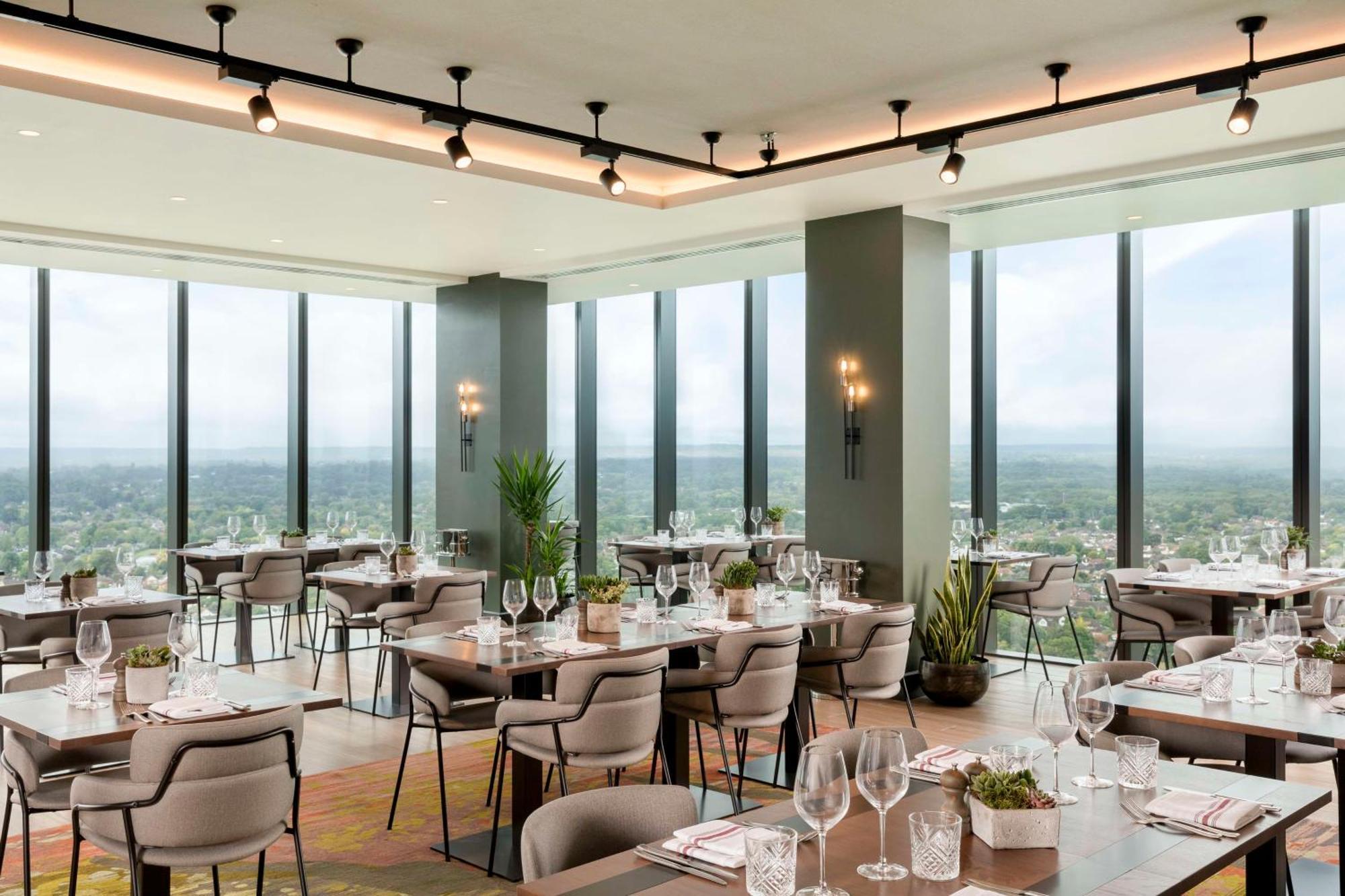 Hilton Woking Hotell Exteriör bild