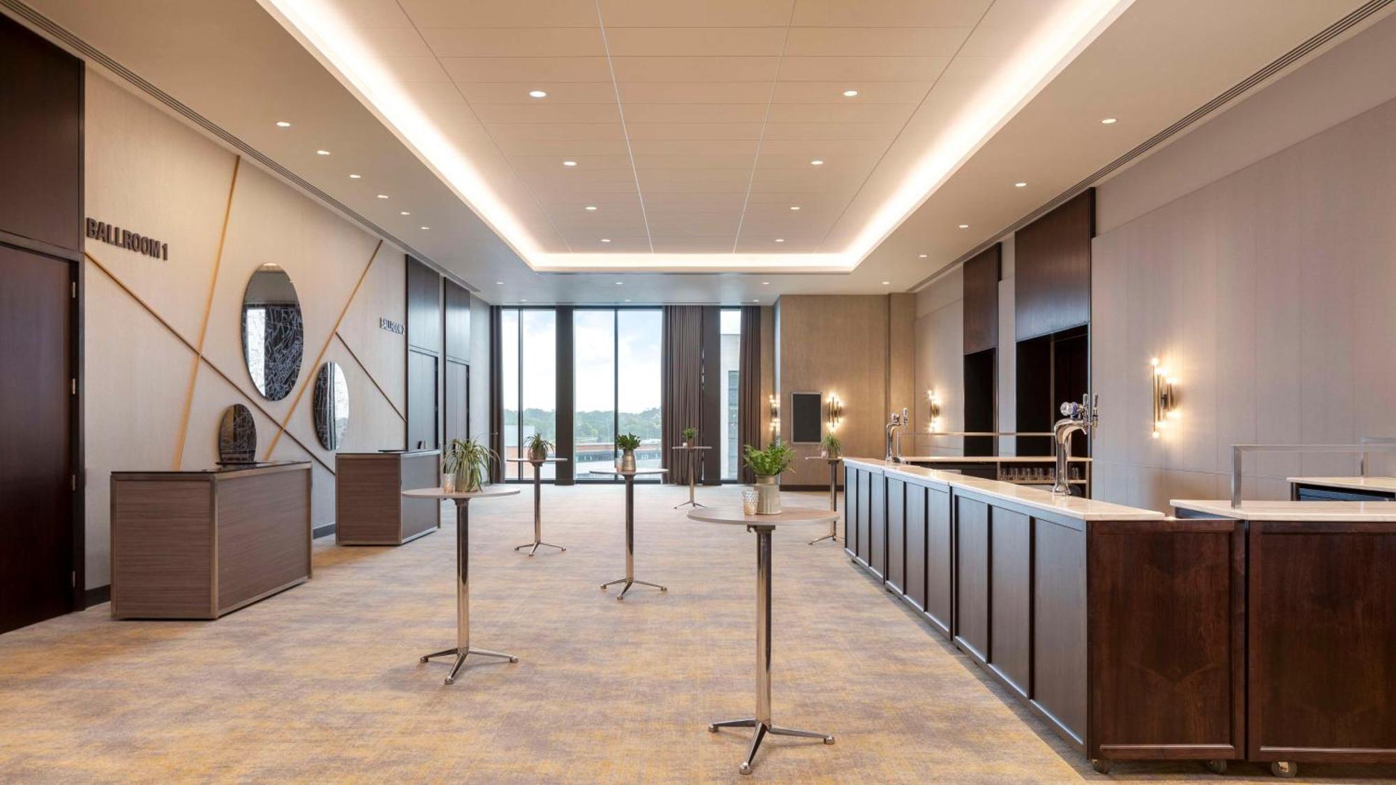Hilton Woking Hotell Exteriör bild