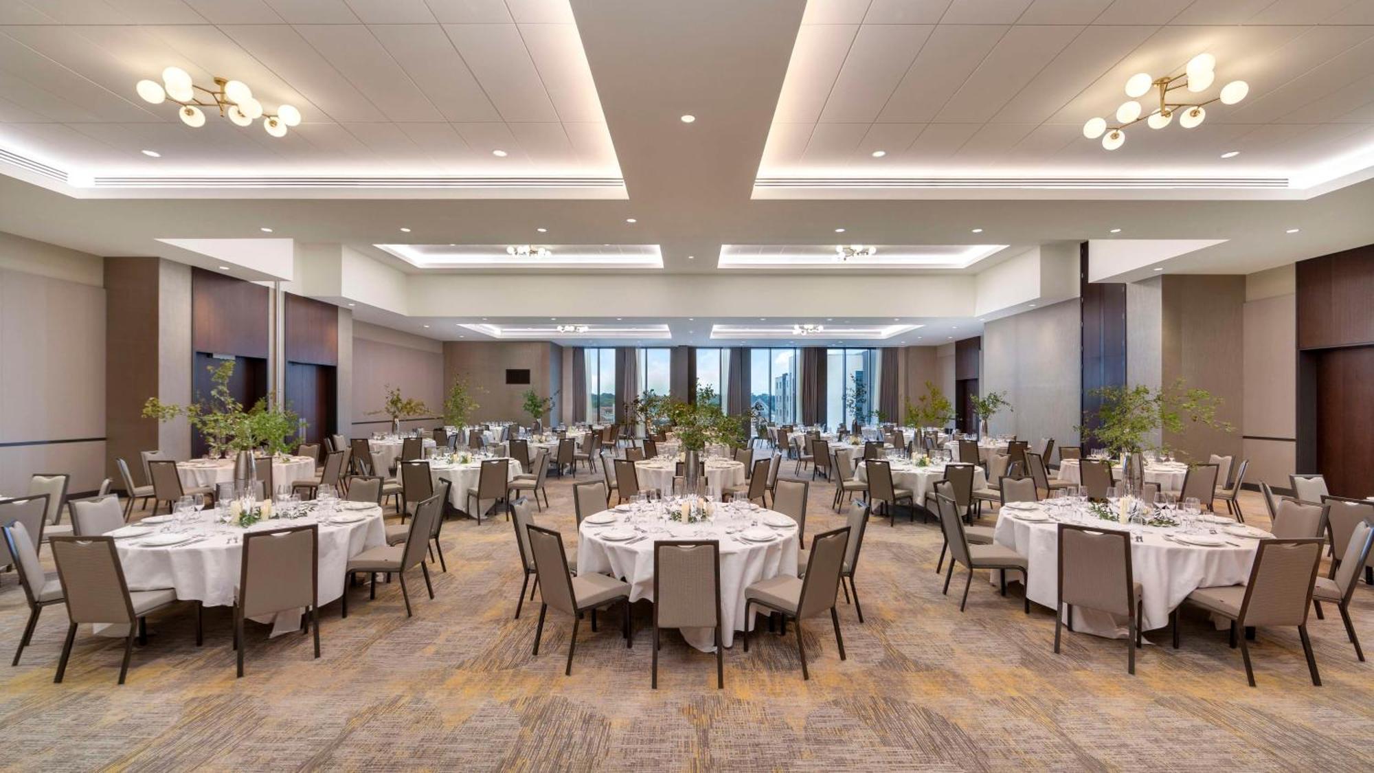 Hilton Woking Hotell Exteriör bild
