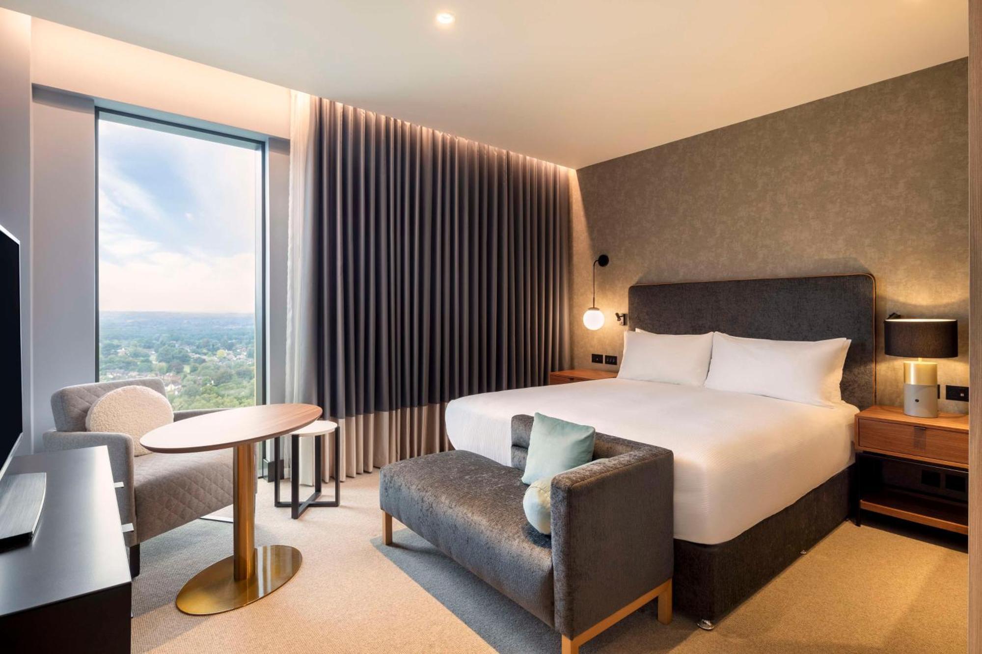 Hilton Woking Hotell Exteriör bild
