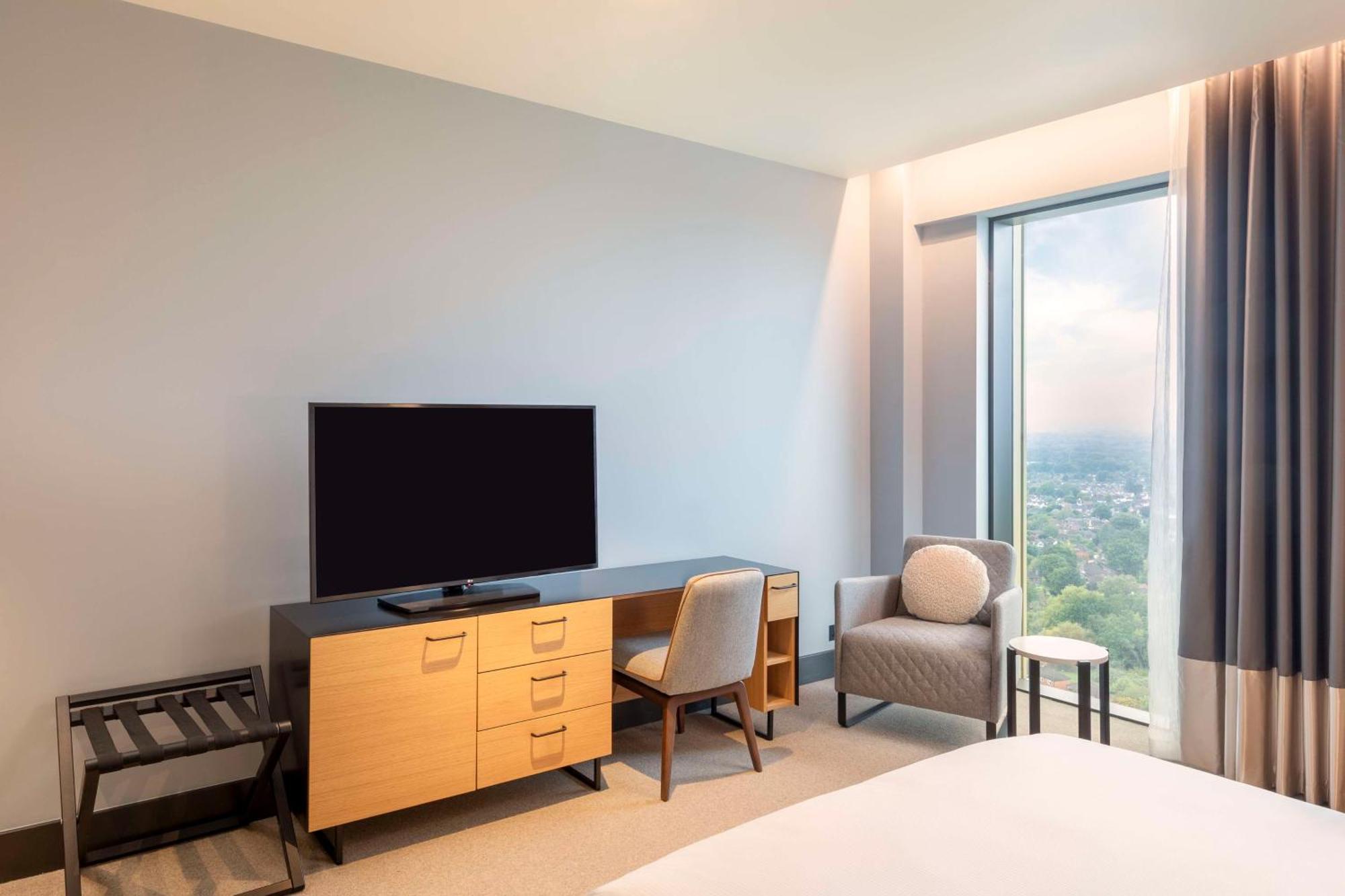 Hilton Woking Hotell Exteriör bild