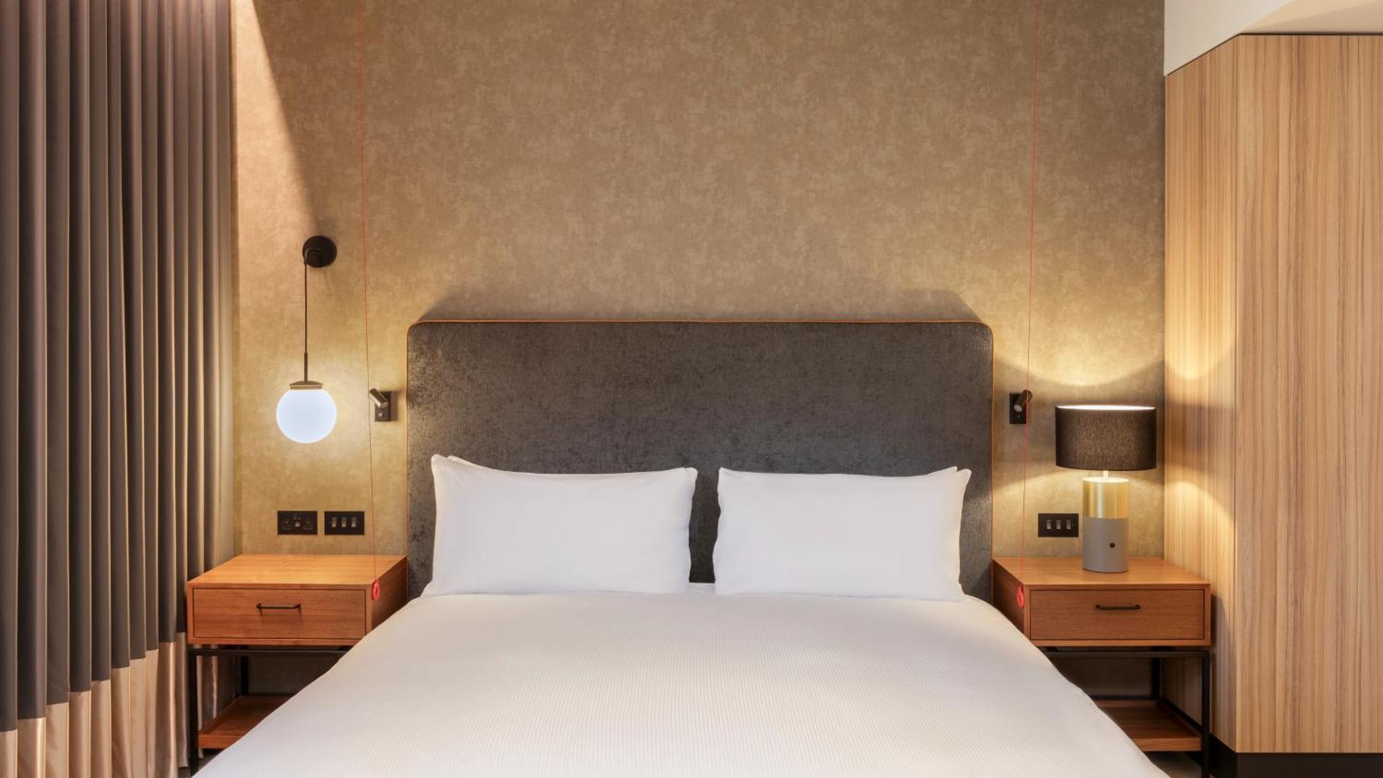 Hilton Woking Hotell Exteriör bild