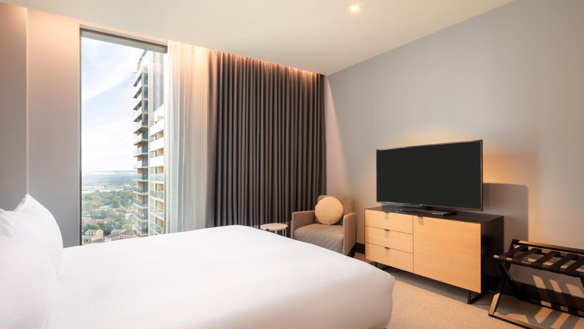 Hilton Woking Hotell Exteriör bild