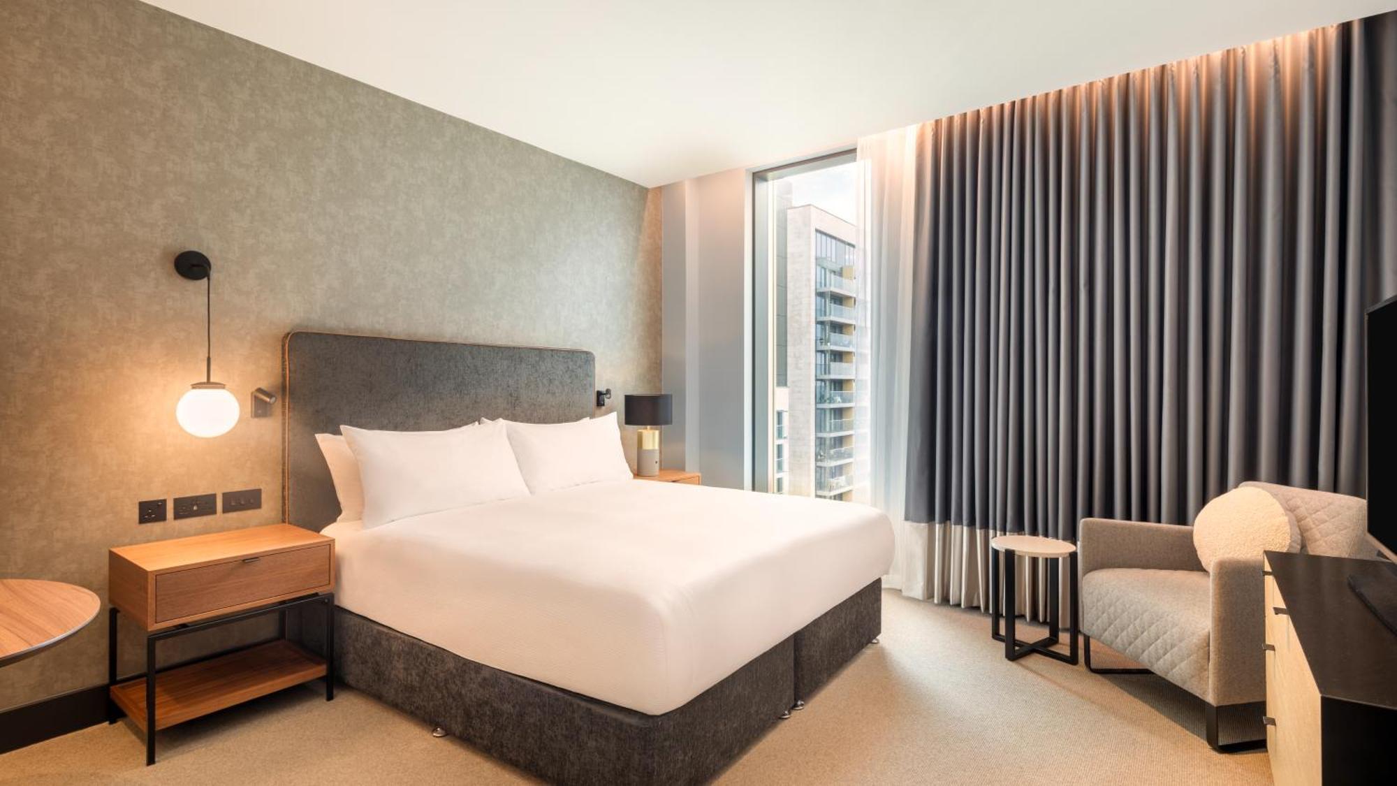 Hilton Woking Hotell Exteriör bild