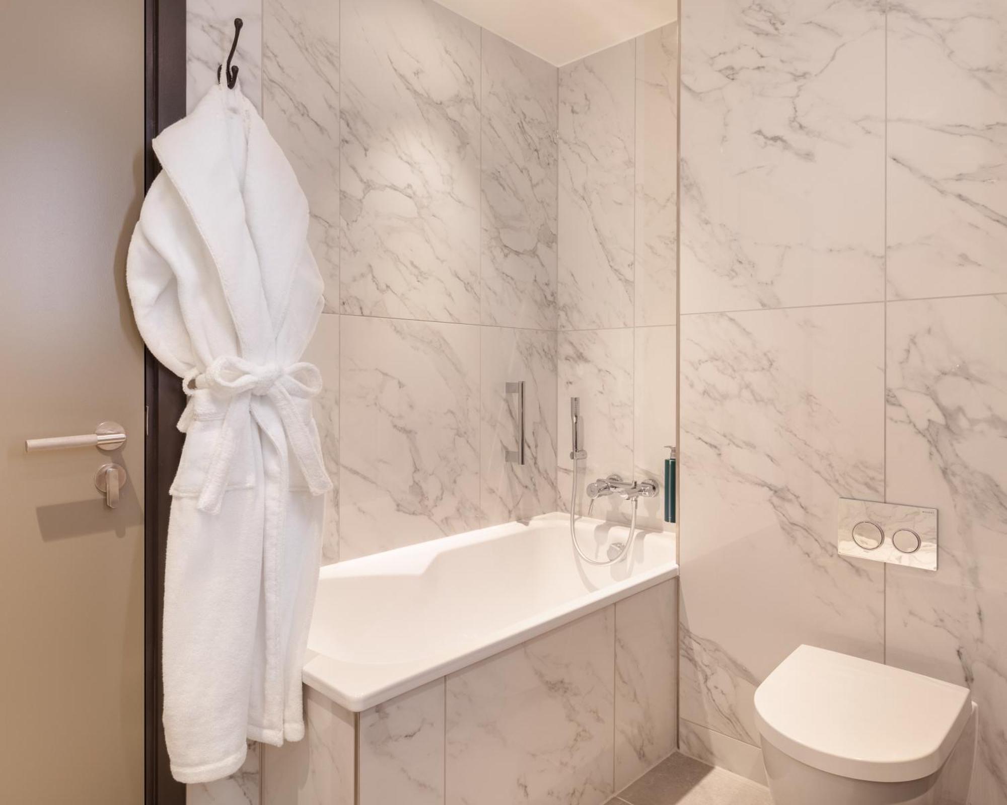 Hilton Woking Hotell Exteriör bild
