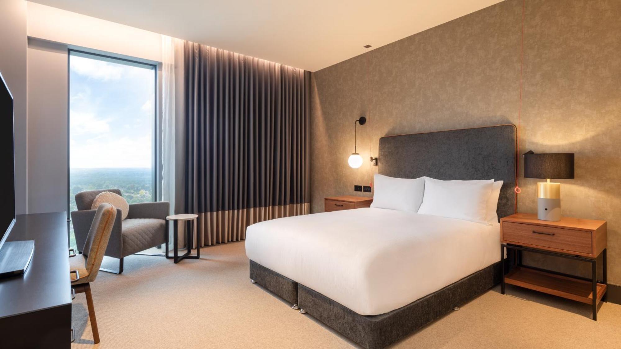 Hilton Woking Hotell Exteriör bild