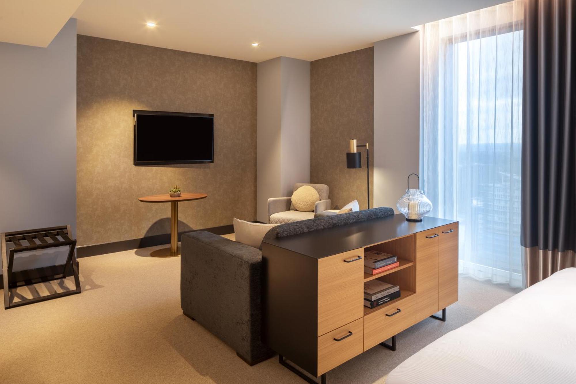 Hilton Woking Hotell Exteriör bild