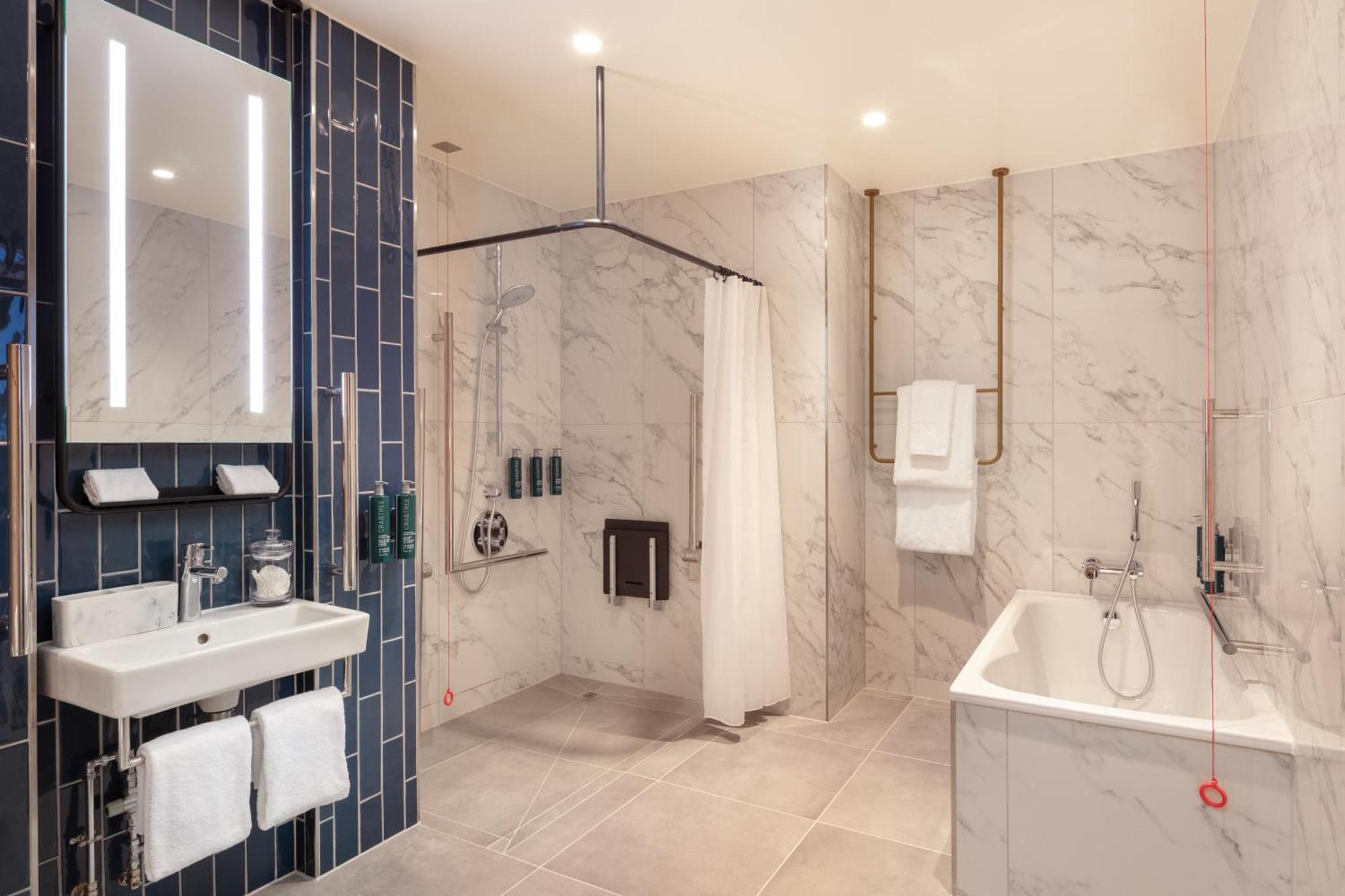 Hilton Woking Hotell Exteriör bild