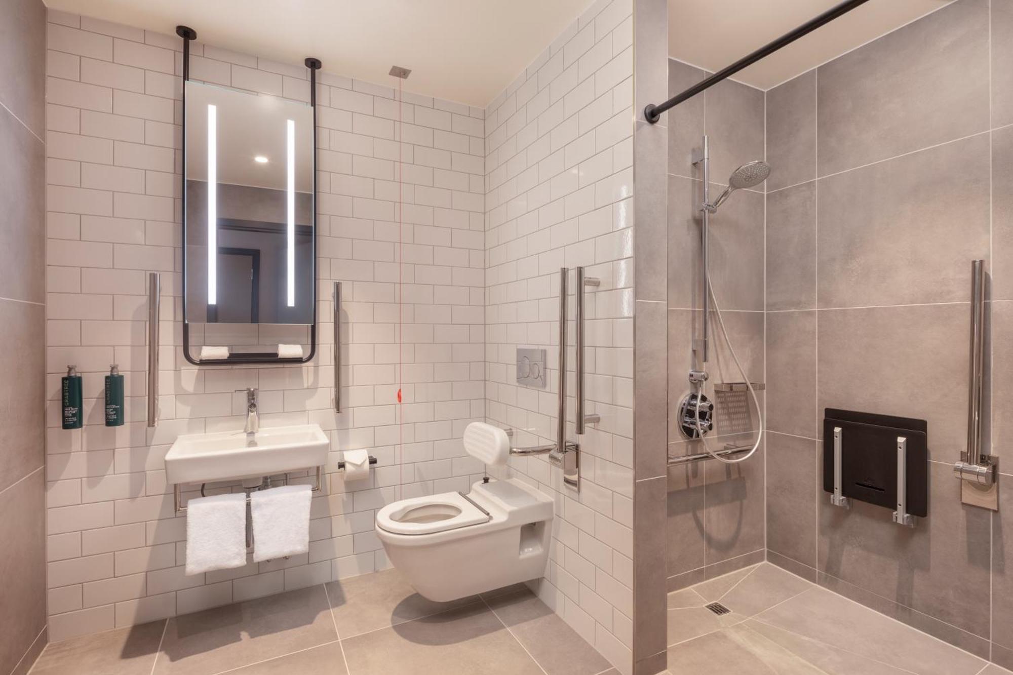 Hilton Woking Hotell Exteriör bild