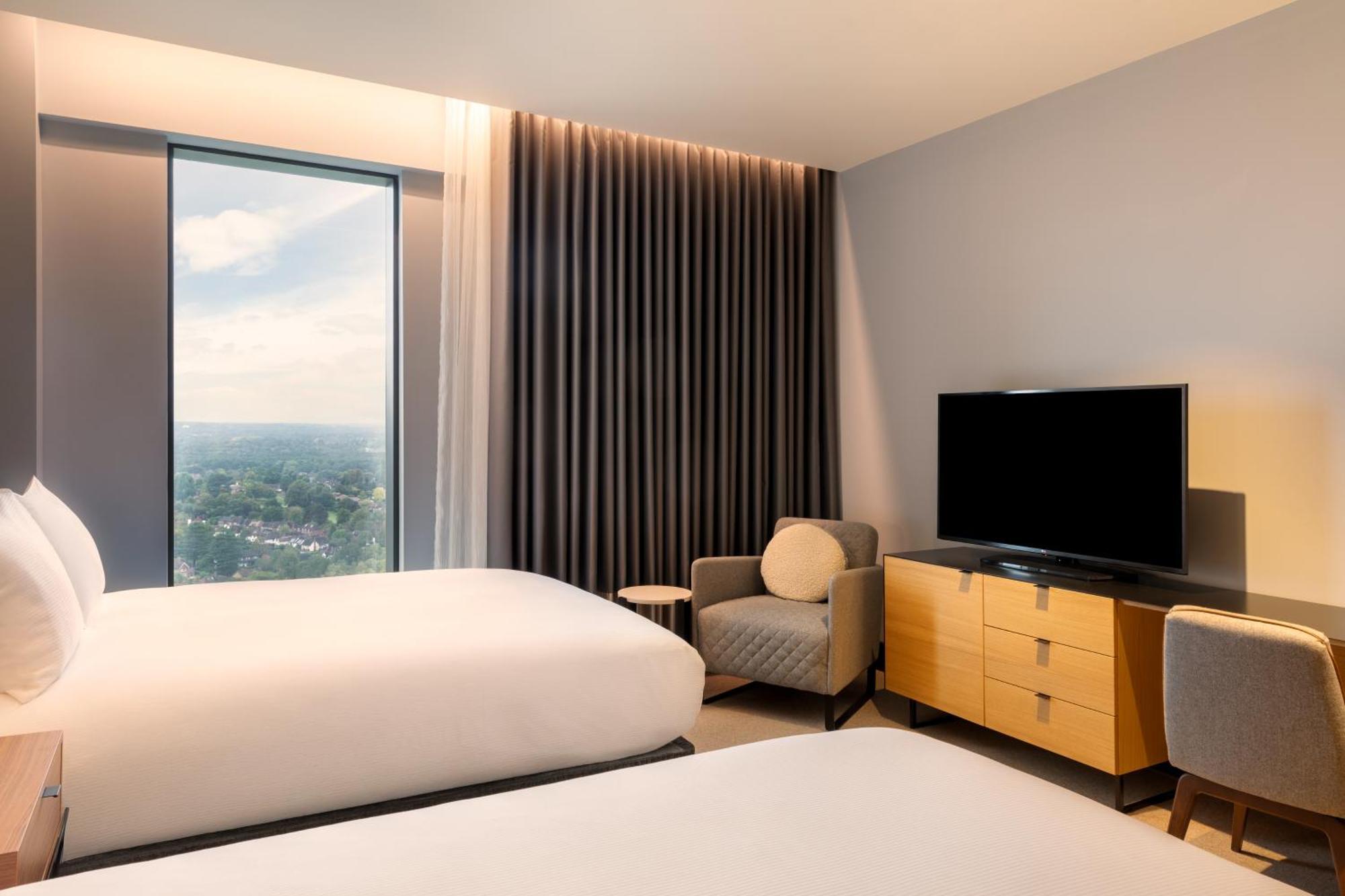 Hilton Woking Hotell Exteriör bild
