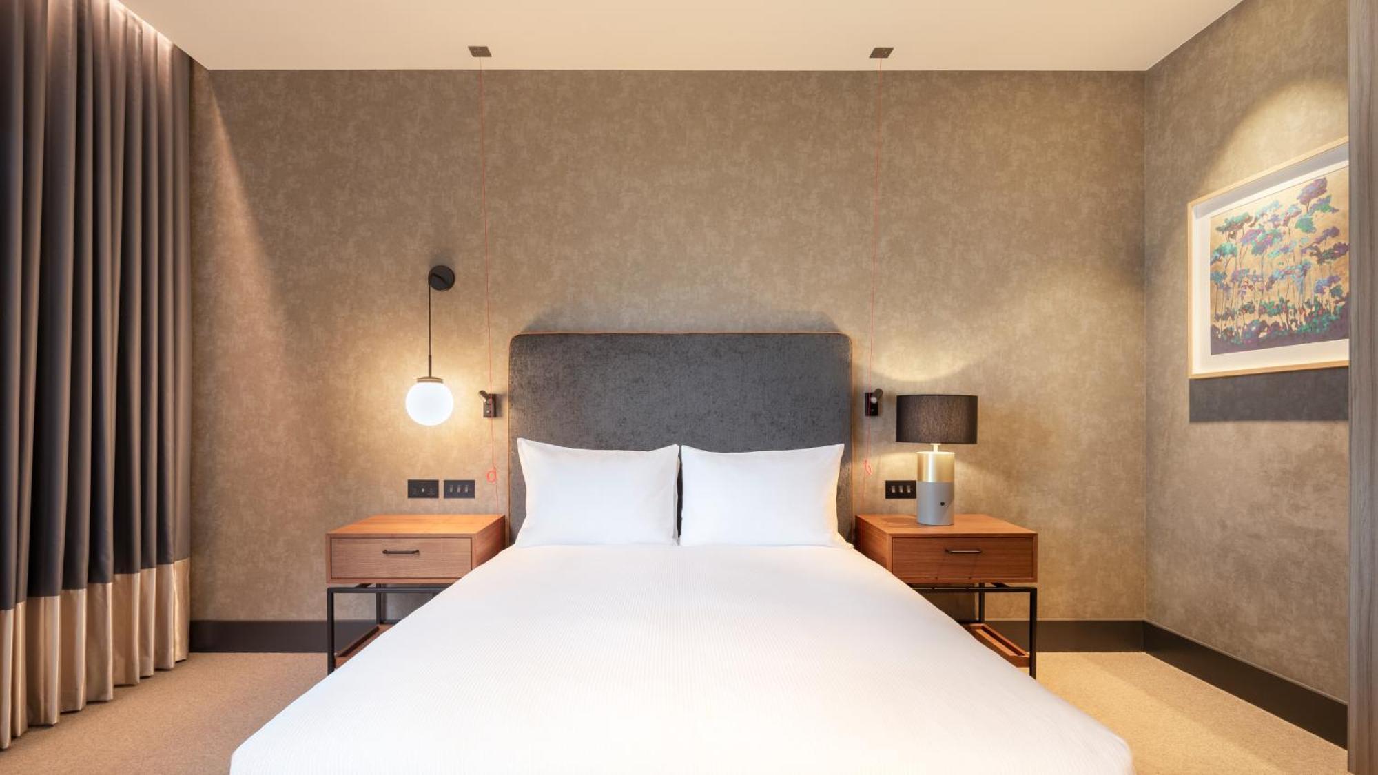Hilton Woking Hotell Exteriör bild