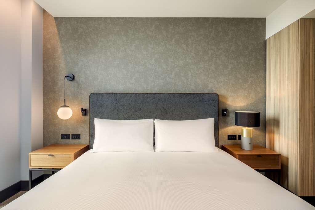 Hilton Woking Hotell Rum bild
