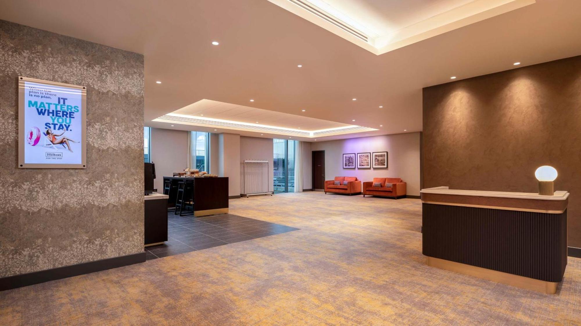 Hilton Woking Hotell Exteriör bild