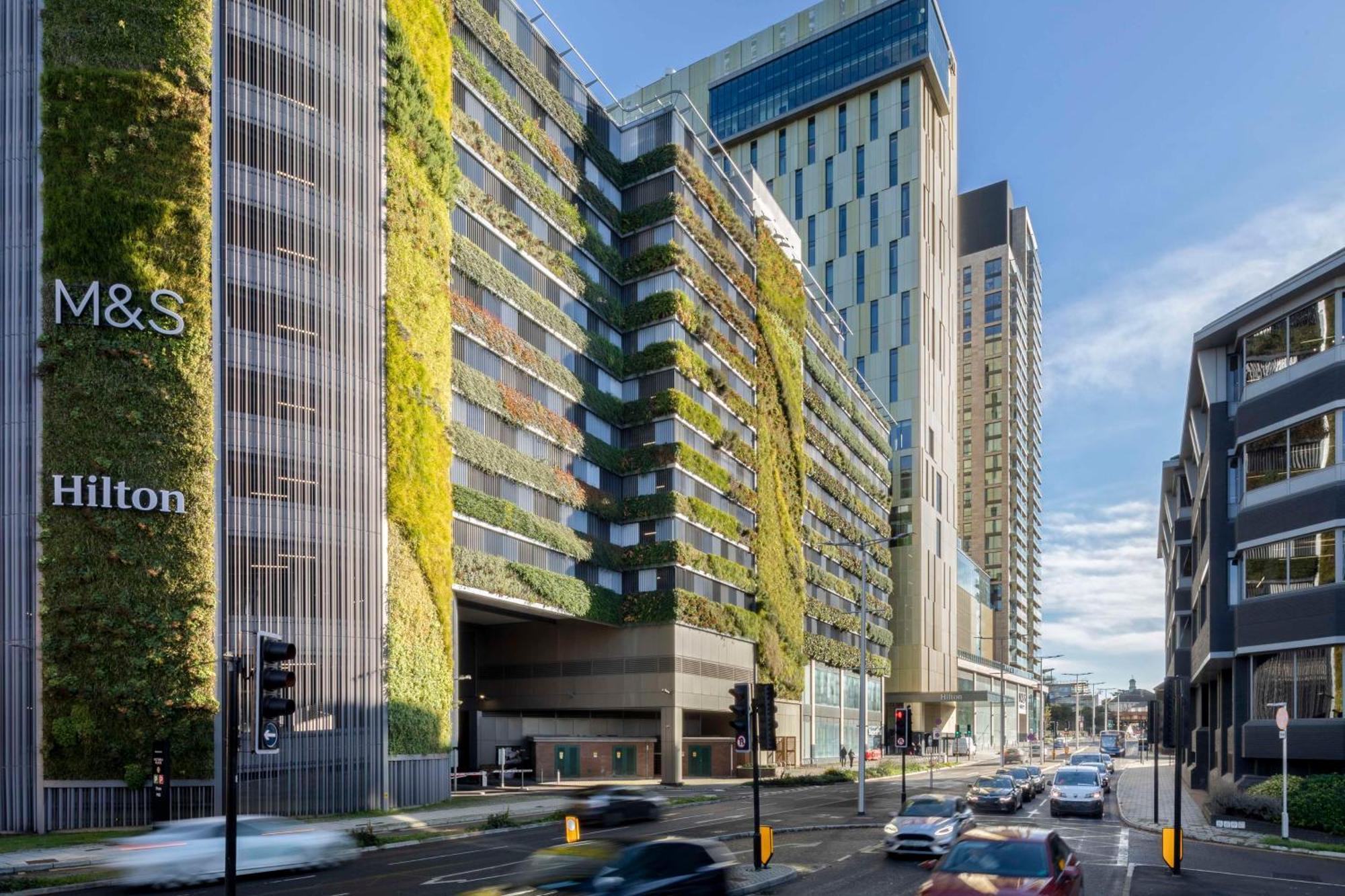 Hilton Woking Hotell Exteriör bild